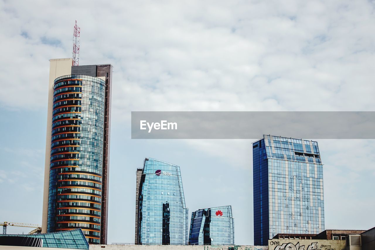 LOW ANGLE VIEW OF MODERN SKYSCRAPERS AGAINST SKY