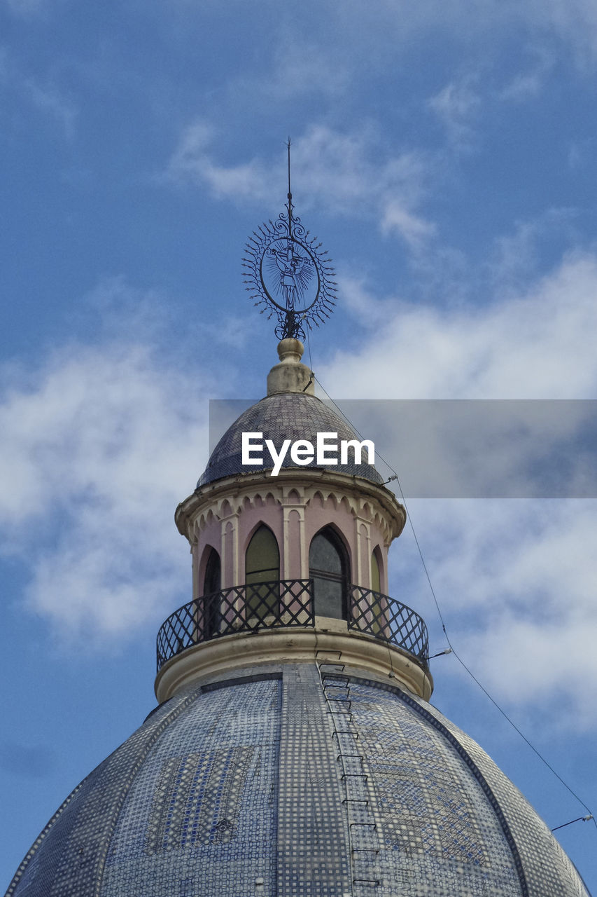 LOW ANGLE VIEW OF DOME AGAINST SKY