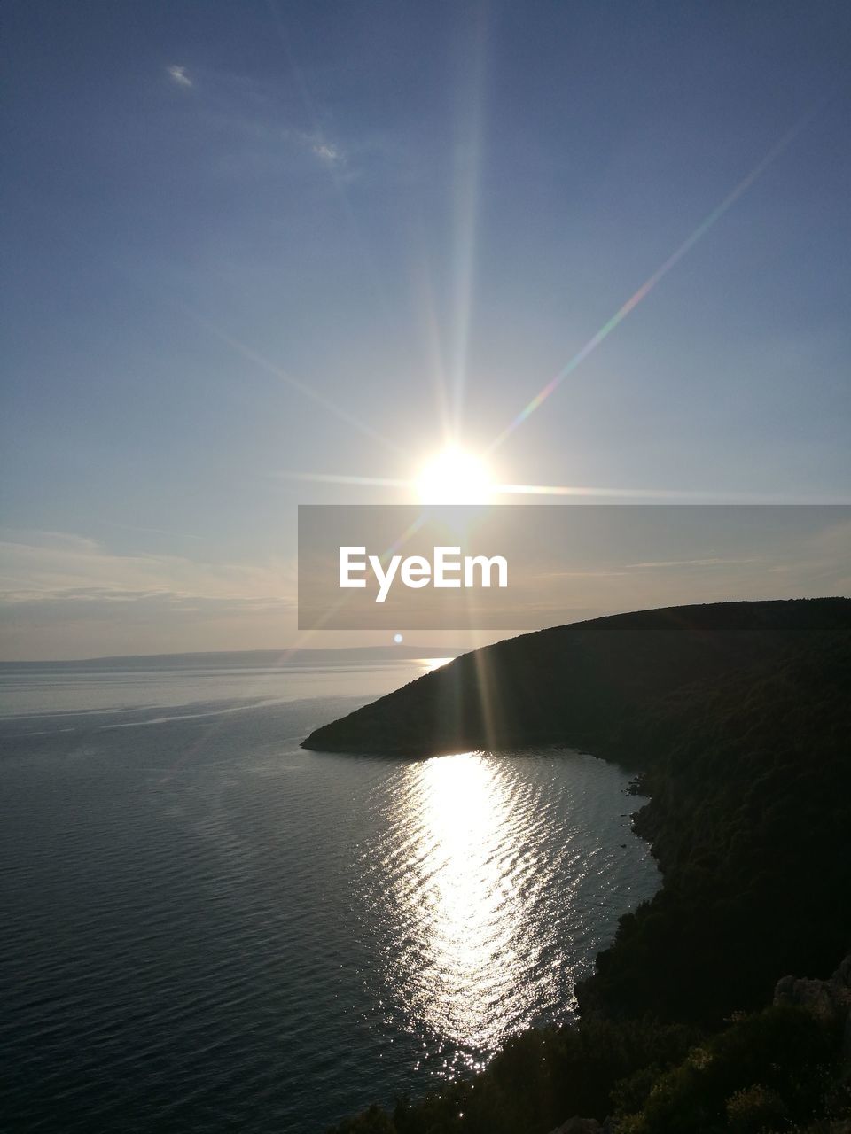 SCENIC VIEW OF SEA AGAINST BRIGHT SUN