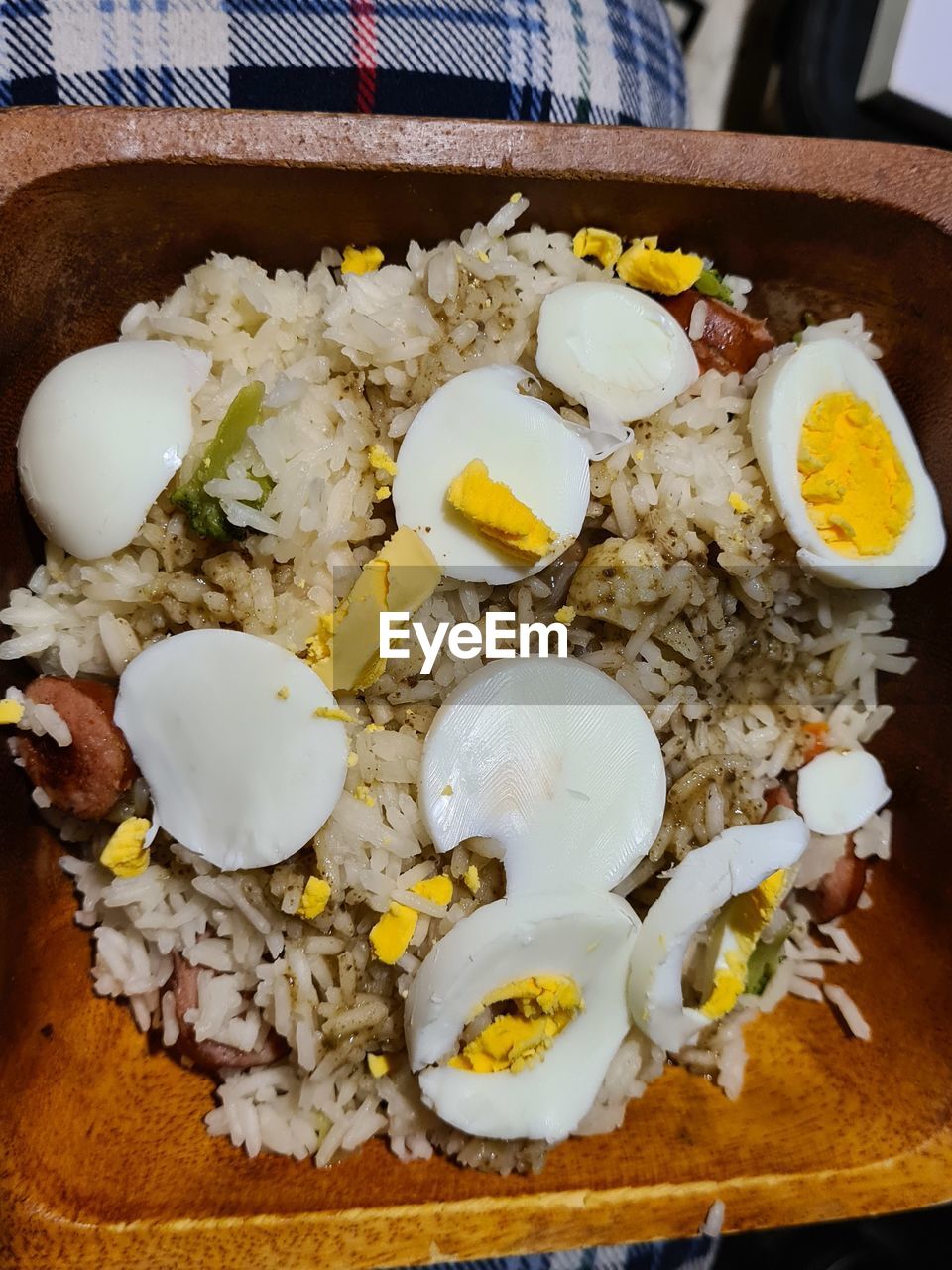 CLOSE-UP OF BREAKFAST SERVED ON PLATE