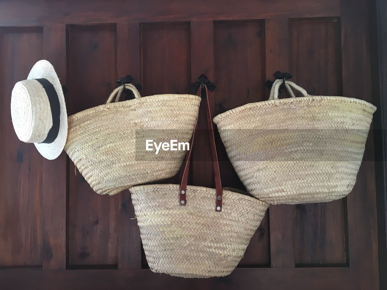 CLOSE-UP OF WICKER BASKET HANGING ON WALL