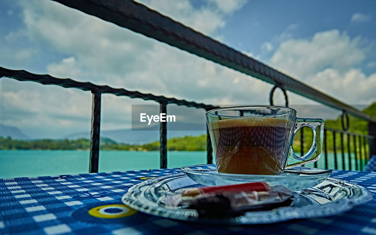 CLOSE-UP OF DRINK ON TABLE