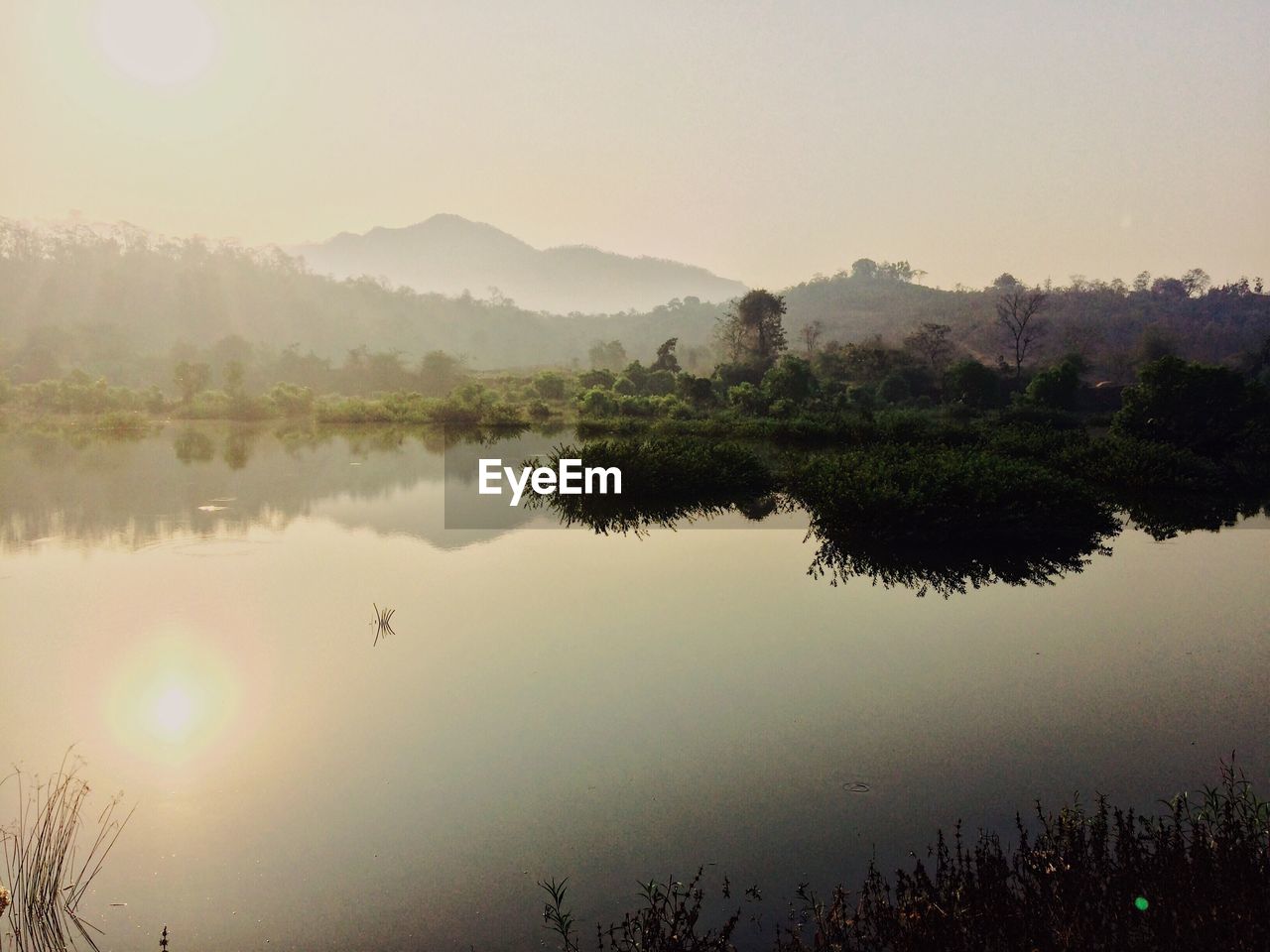 SCENIC VIEW OF LAKE BY MOUNTAINS AGAINST SKY