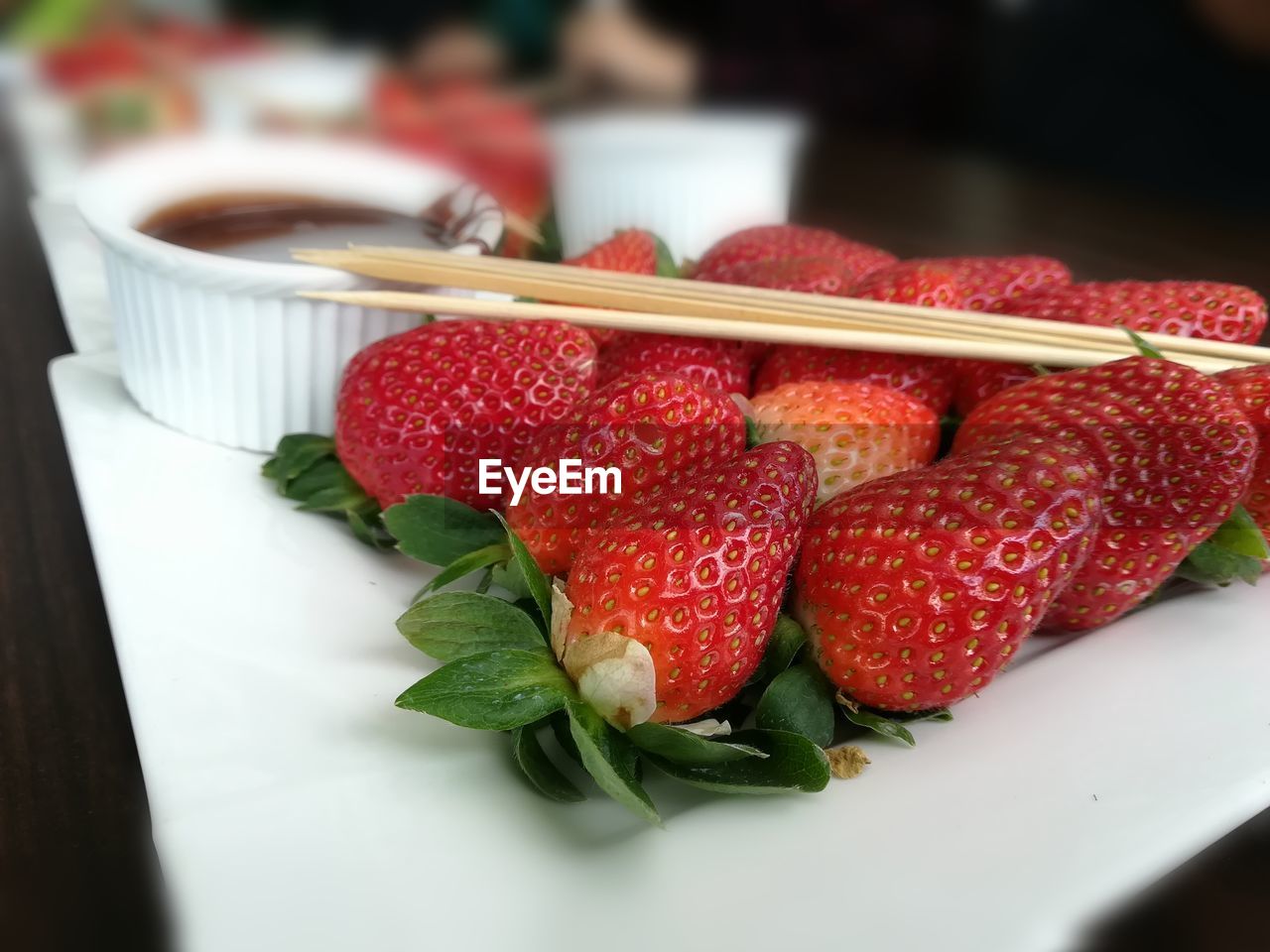 CLOSE-UP OF STRAWBERRIES IN PLATE WITH FRUITS