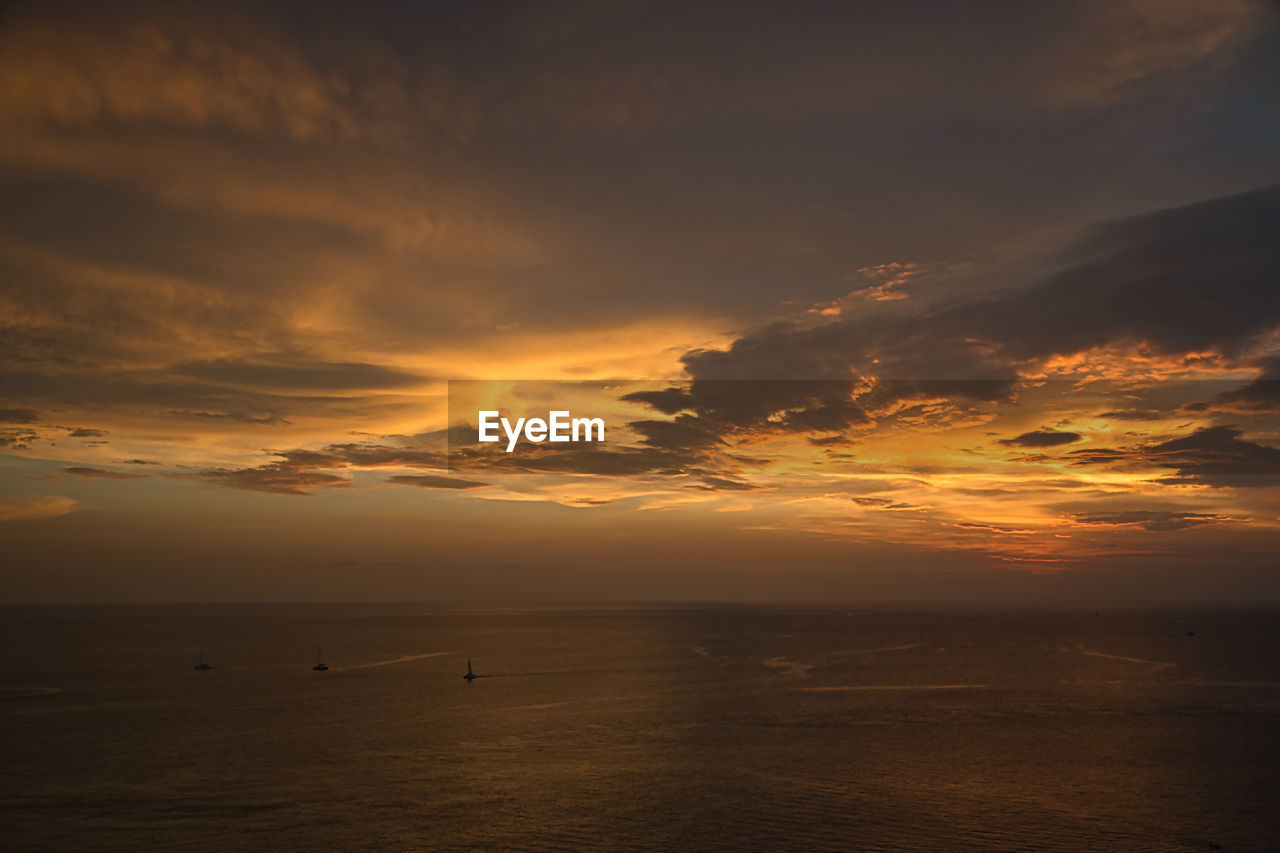 SCENIC VIEW OF SUNSET OVER SEA