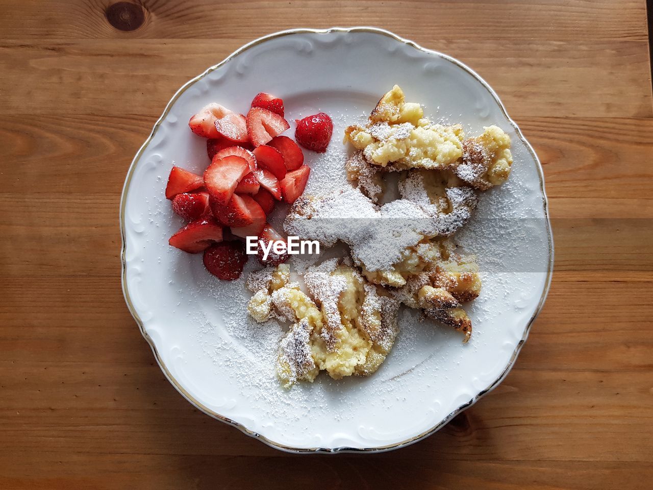 HIGH ANGLE VIEW OF BREAKFAST SERVED ON PLATE