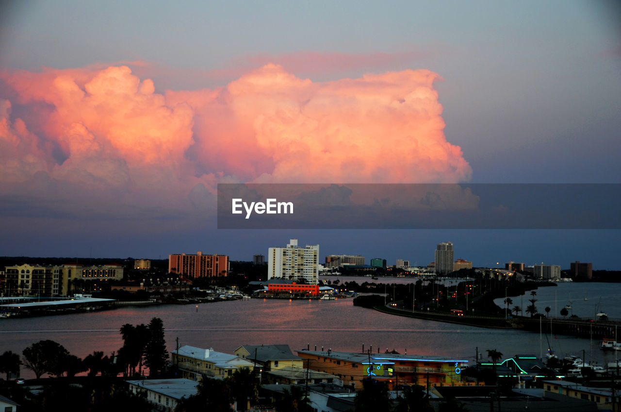 VIEW OF CITYSCAPE AT SUNSET