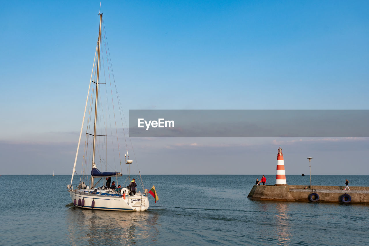 SAILBOATS ON SEA AGAINST SKY