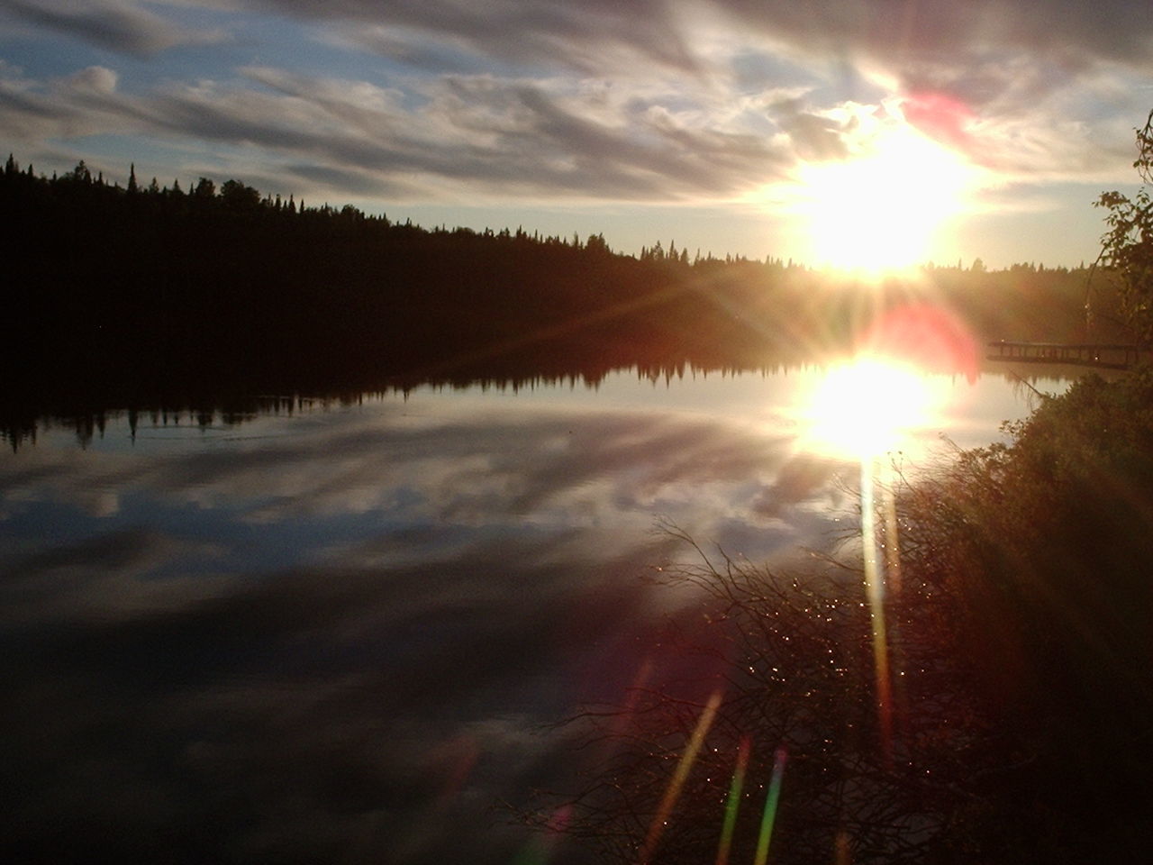 SCENIC VIEW OF LAKE AGAINST SUNSET SKY