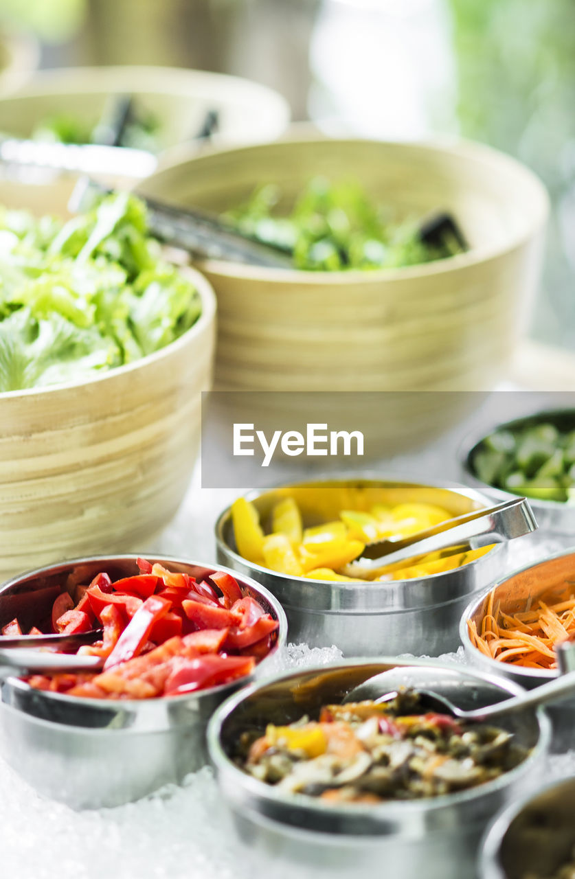 CLOSE-UP OF VEGETABLES IN BOWL