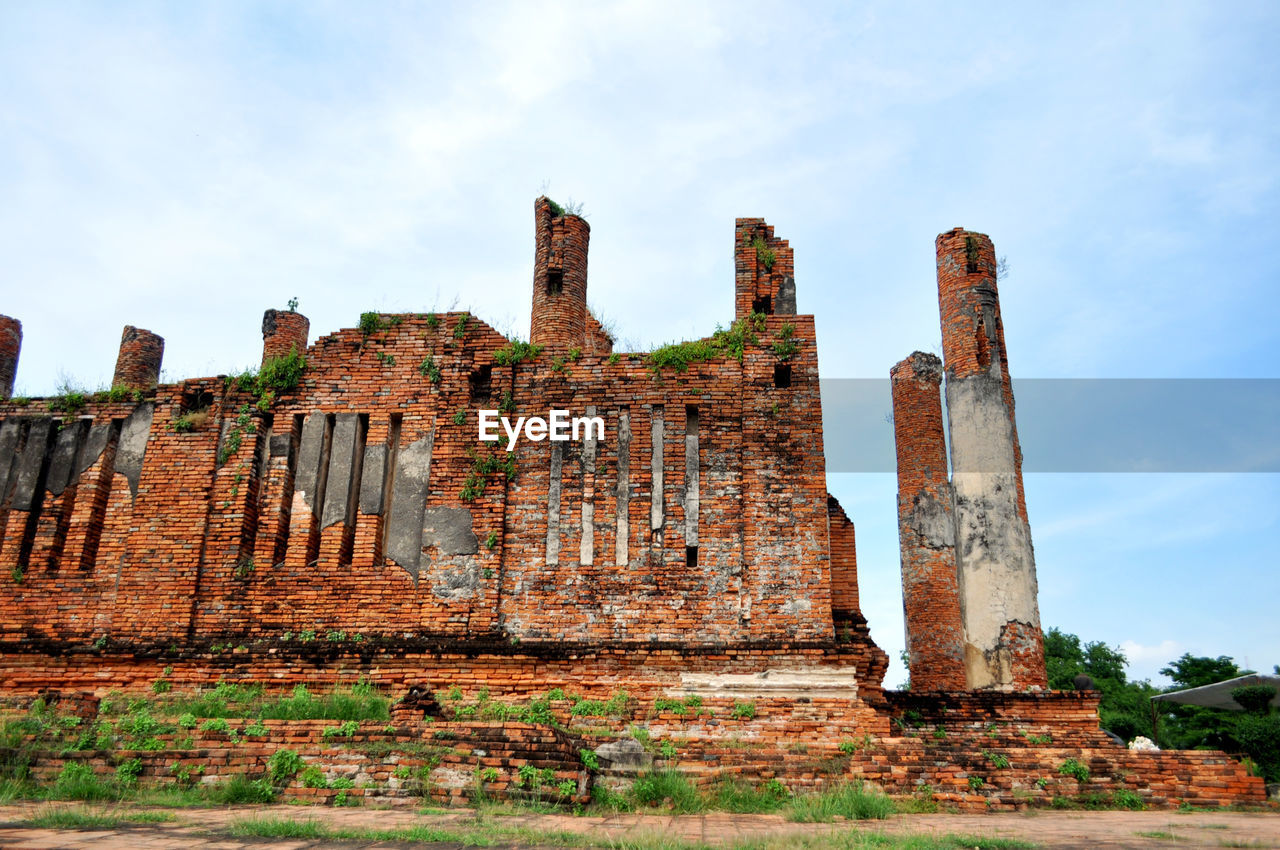 LOW ANGLE VIEW OF OLD BUILDING