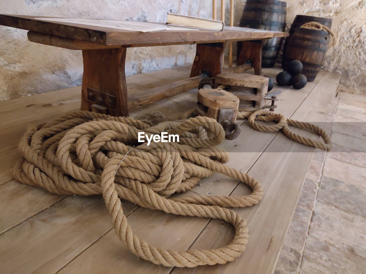 HIGH ANGLE VIEW OF ROPE TIED TO WOODEN TABLE