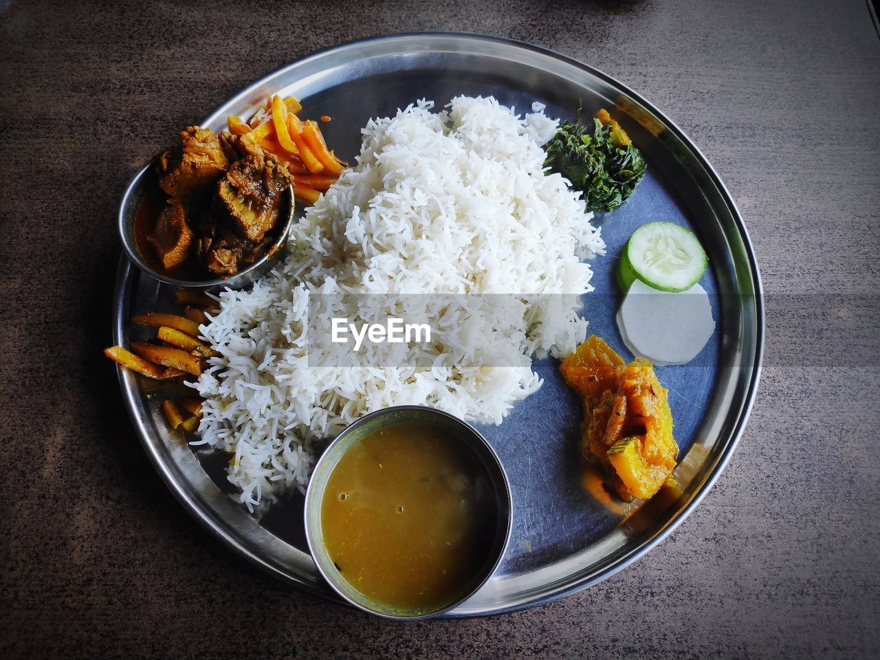 HIGH ANGLE VIEW OF MEAL SERVED IN PLATE