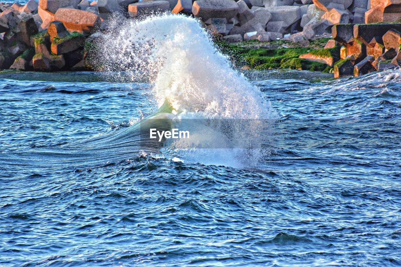 VIEW OF WAVES SPLASHING IN SEA