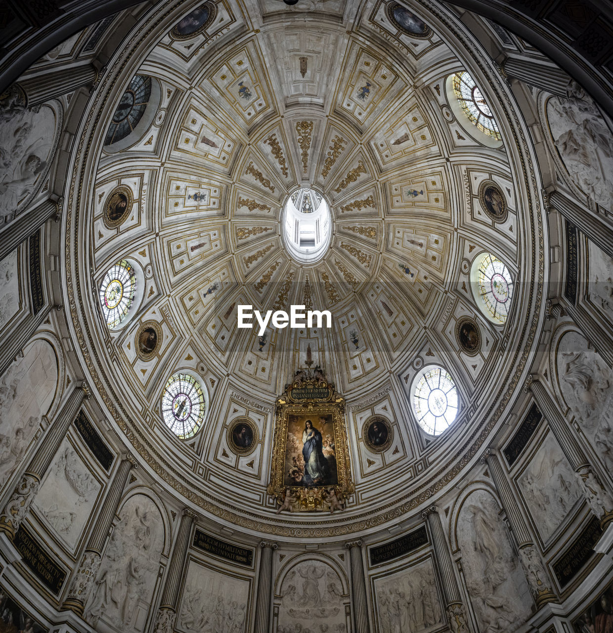 LOW ANGLE VIEW OF DOME OF CEILING OF CATHEDRAL