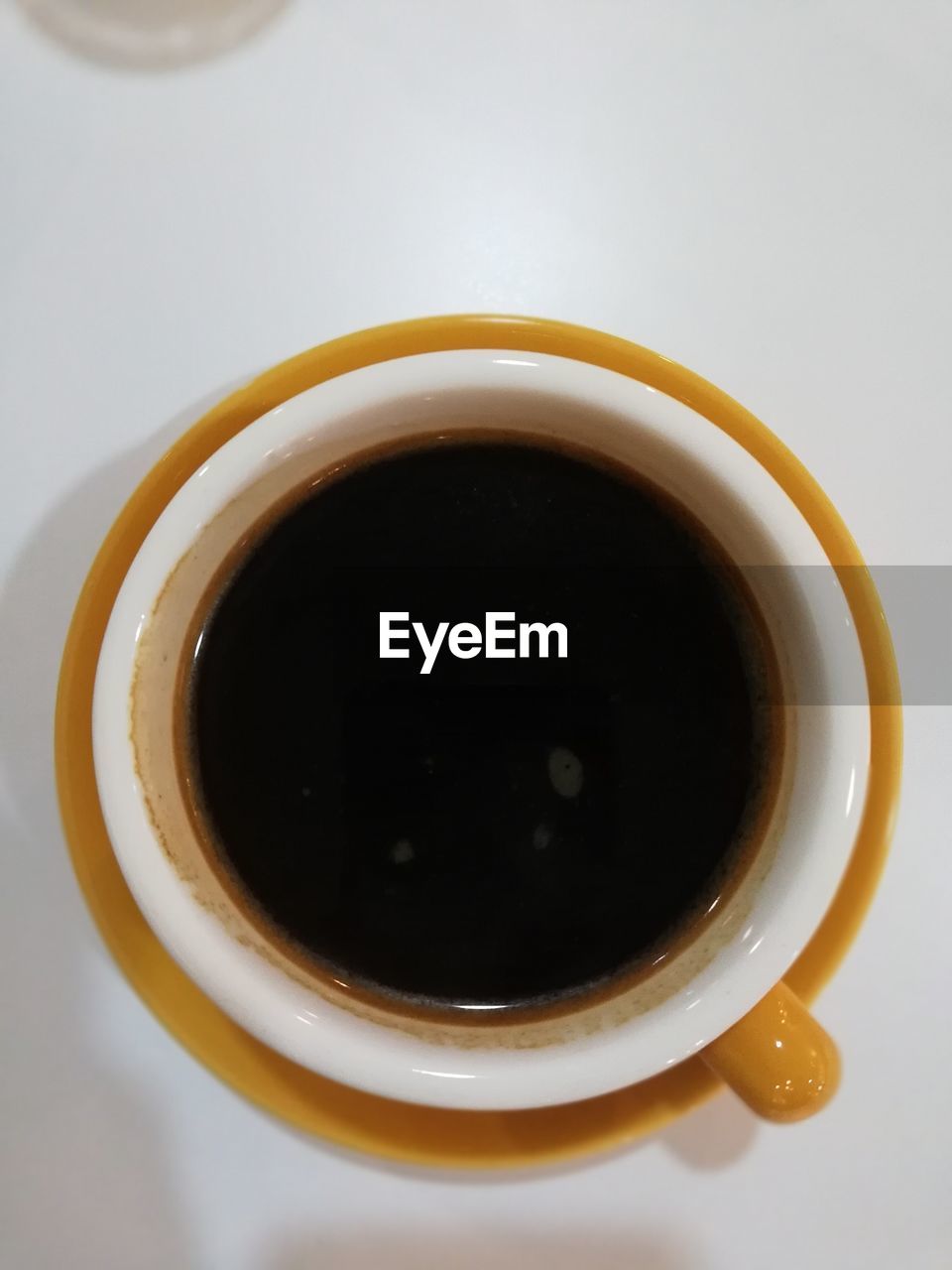 HIGH ANGLE VIEW OF BLACK COFFEE CUP ON TABLE