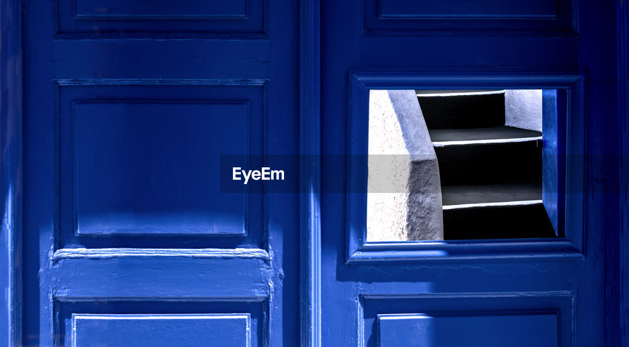 Detail of cycladic architecture. a traditional opening on the yard door.