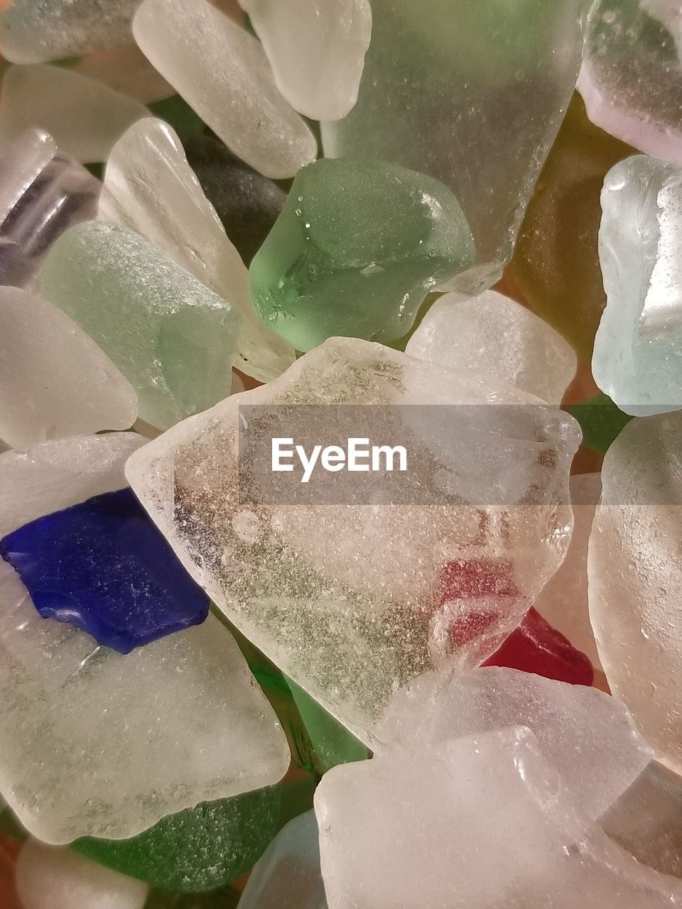 FULL FRAME SHOT OF MULTI COLORED CANDIES ON TABLE