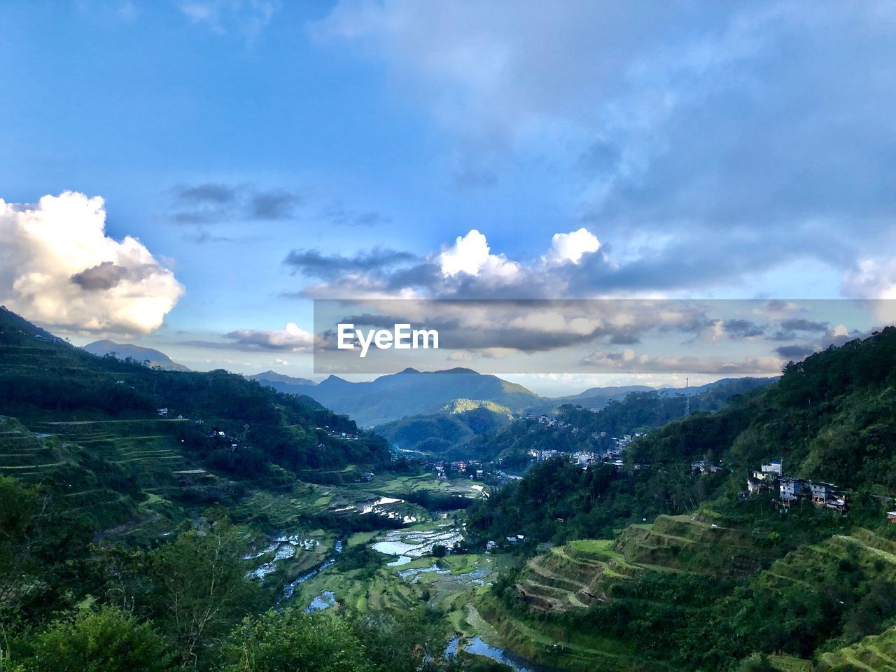 PANORAMIC VIEW OF LANDSCAPE AND MOUNTAINS AGAINST SKY