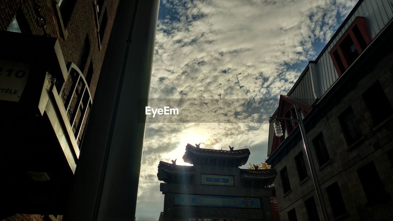 LOW ANGLE VIEW OF RESIDENTIAL BUILDINGS AGAINST SKY