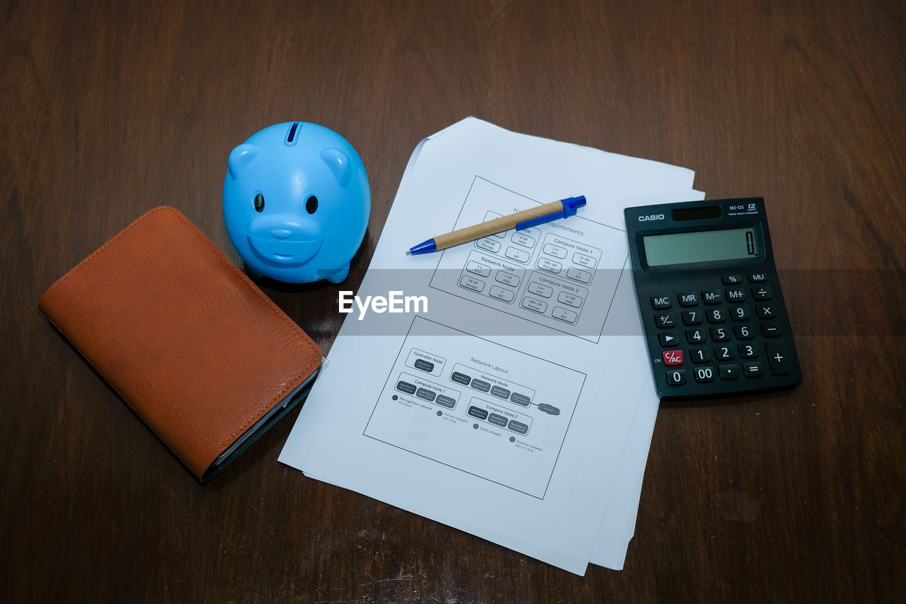 HIGH ANGLE VIEW OF PEN AND PAPER ON TABLE