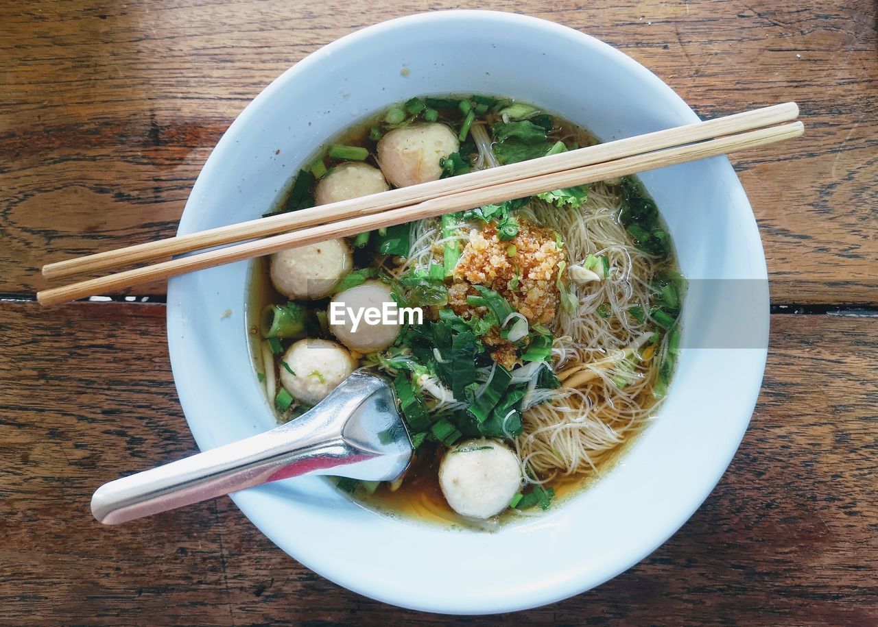 Rice vermicelli with pork balls