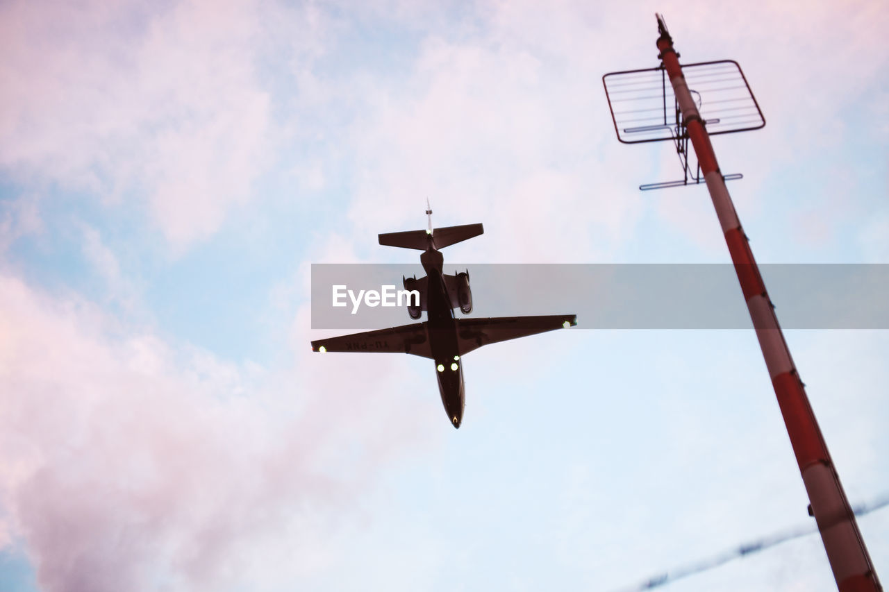 LOW ANGLE VIEW OF AIRPLANE IN SKY