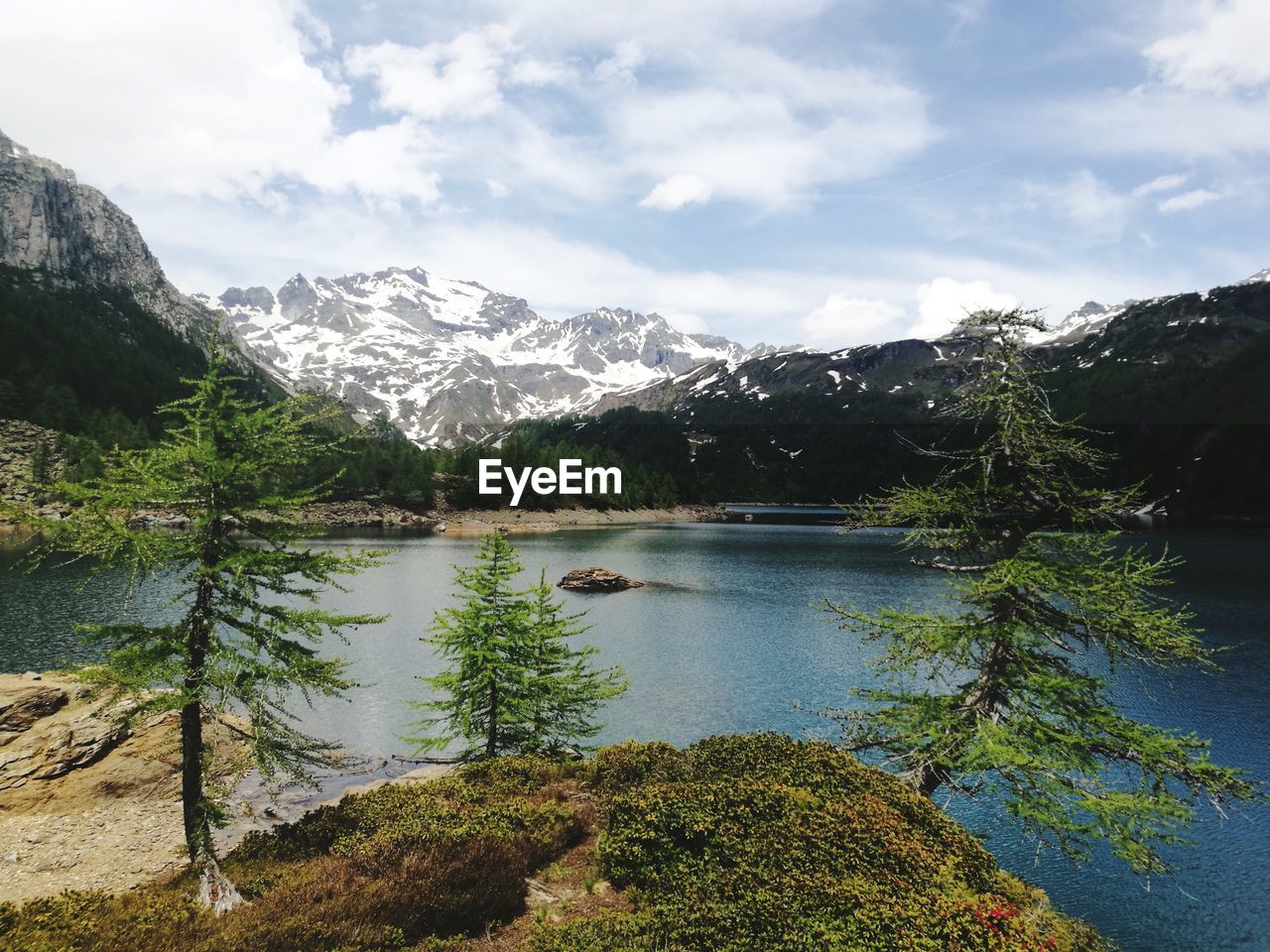 Scenic view of lake and mountains against sky