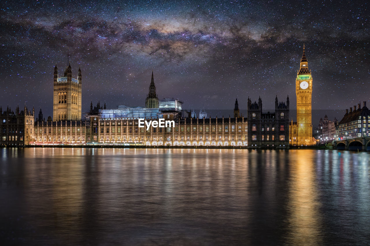 Illuminated big ben and houses of parliament in city at night