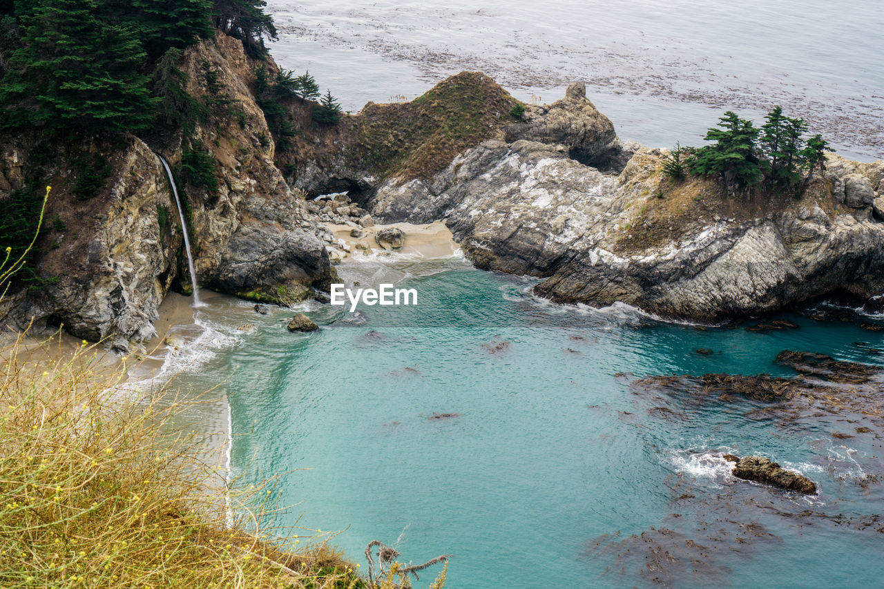 HIGH ANGLE VIEW OF BEACH