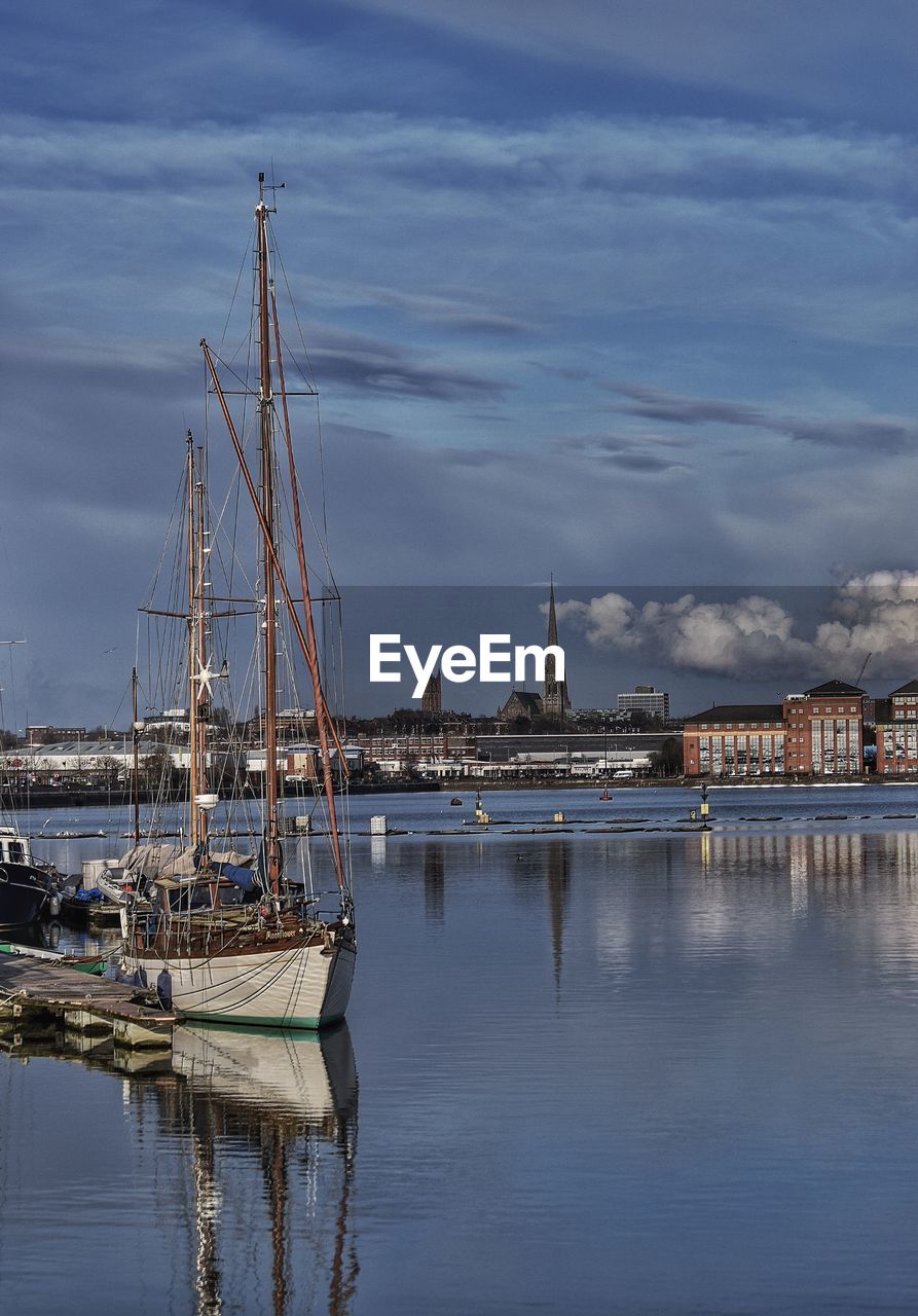 VIEW OF HARBOR AGAINST SKY