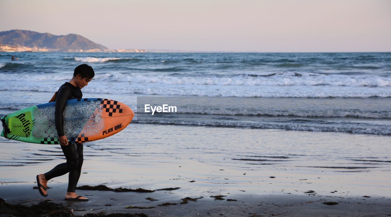 FULL LENGTH OF BOY ON SEA SHORE