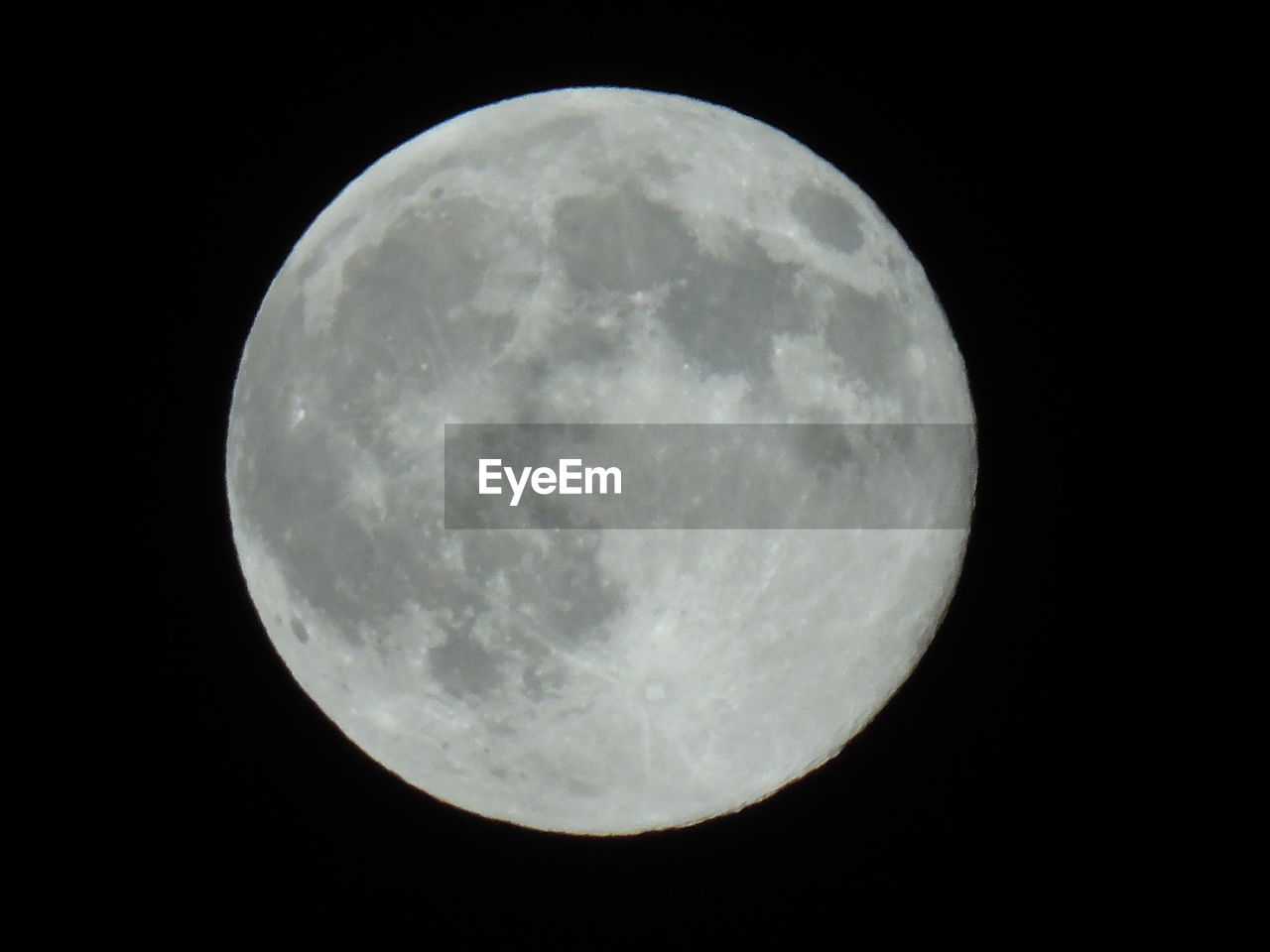 CLOSE-UP OF FULL MOON AT NIGHT