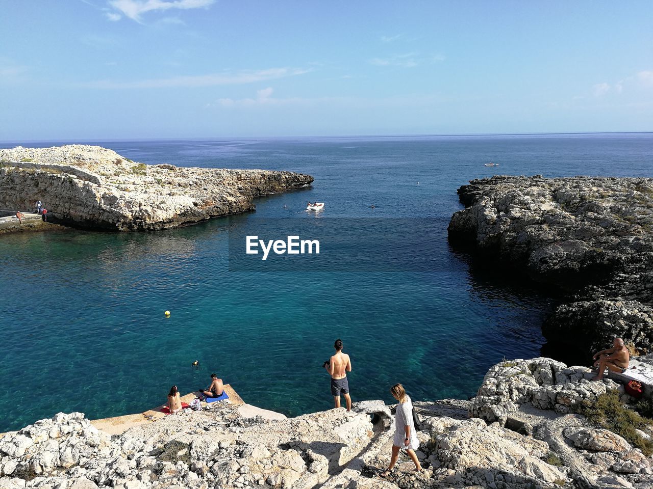 HIGH ANGLE VIEW OF ROCKS IN SEA AGAINST SKY