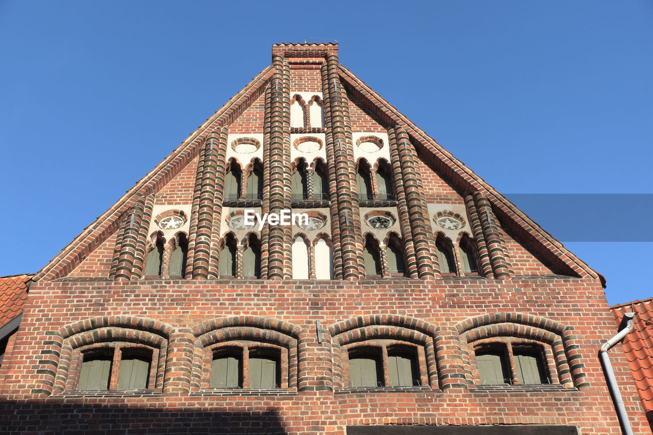 LOW ANGLE VIEW OF BUILDING