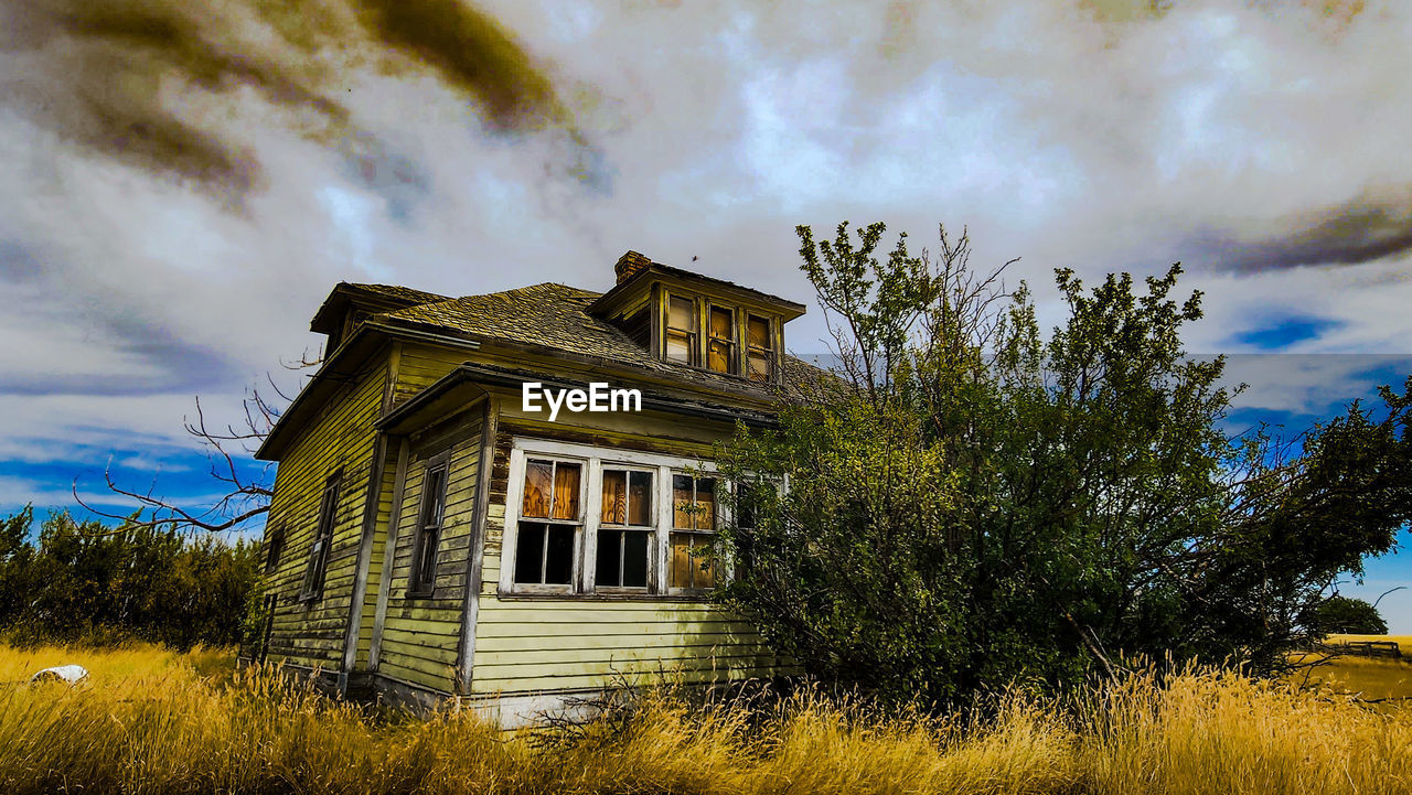 Long forgotten homestead in a small rural town