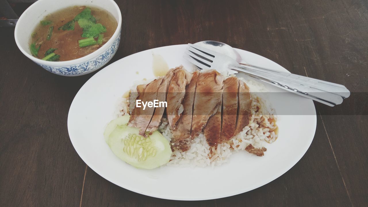 HIGH ANGLE VIEW OF FOOD ON TABLE