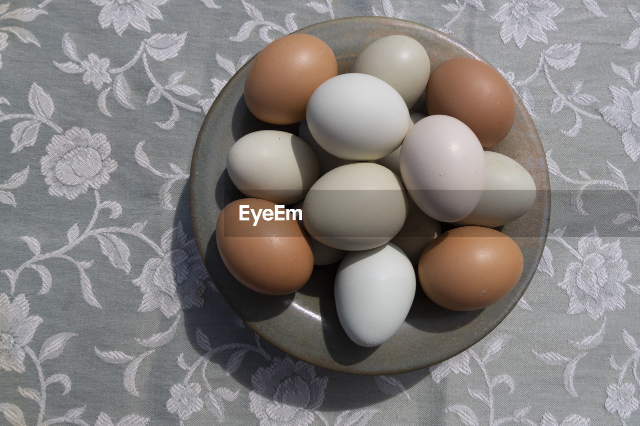 egg, food, food and drink, wellbeing, fragility, raw food, healthy eating, animal egg, freshness, indoors, no people, brown, high angle view, still life, protein, studio shot, pattern, simplicity, egg carton, directly above, organic, nature, group of objects, ingredient, shell, close-up