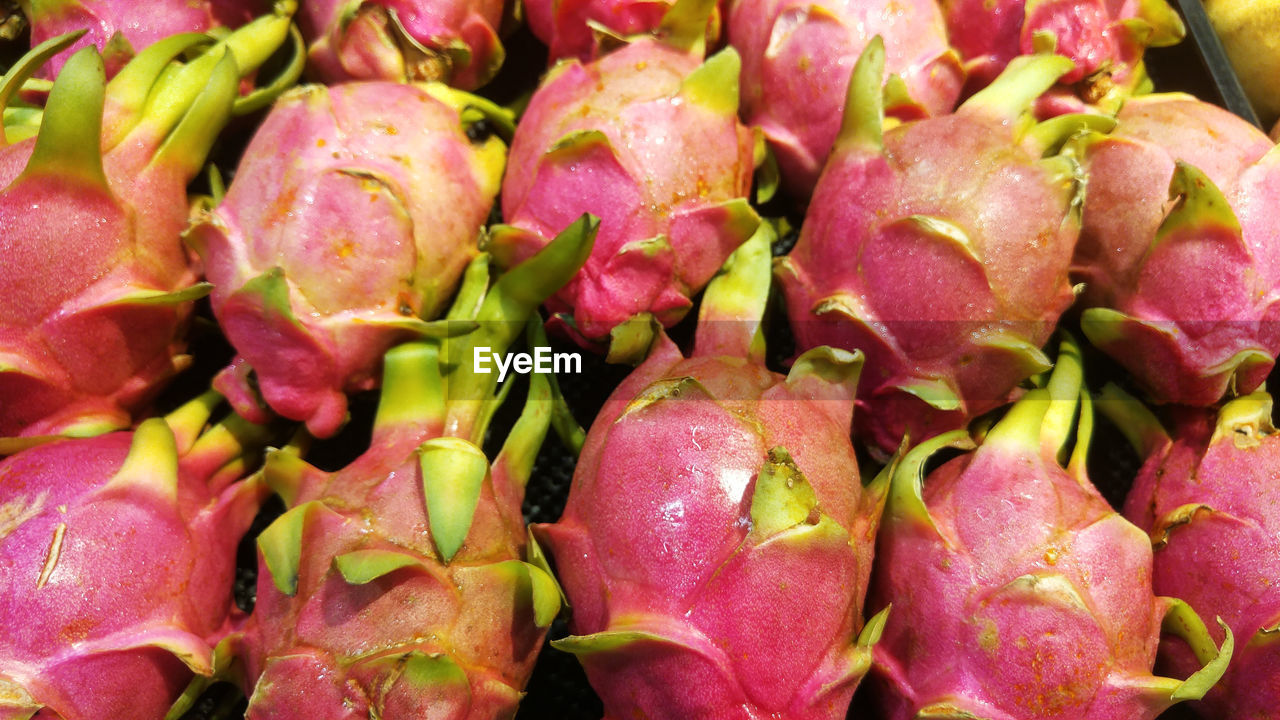 FULL FRAME SHOT OF FRUITS