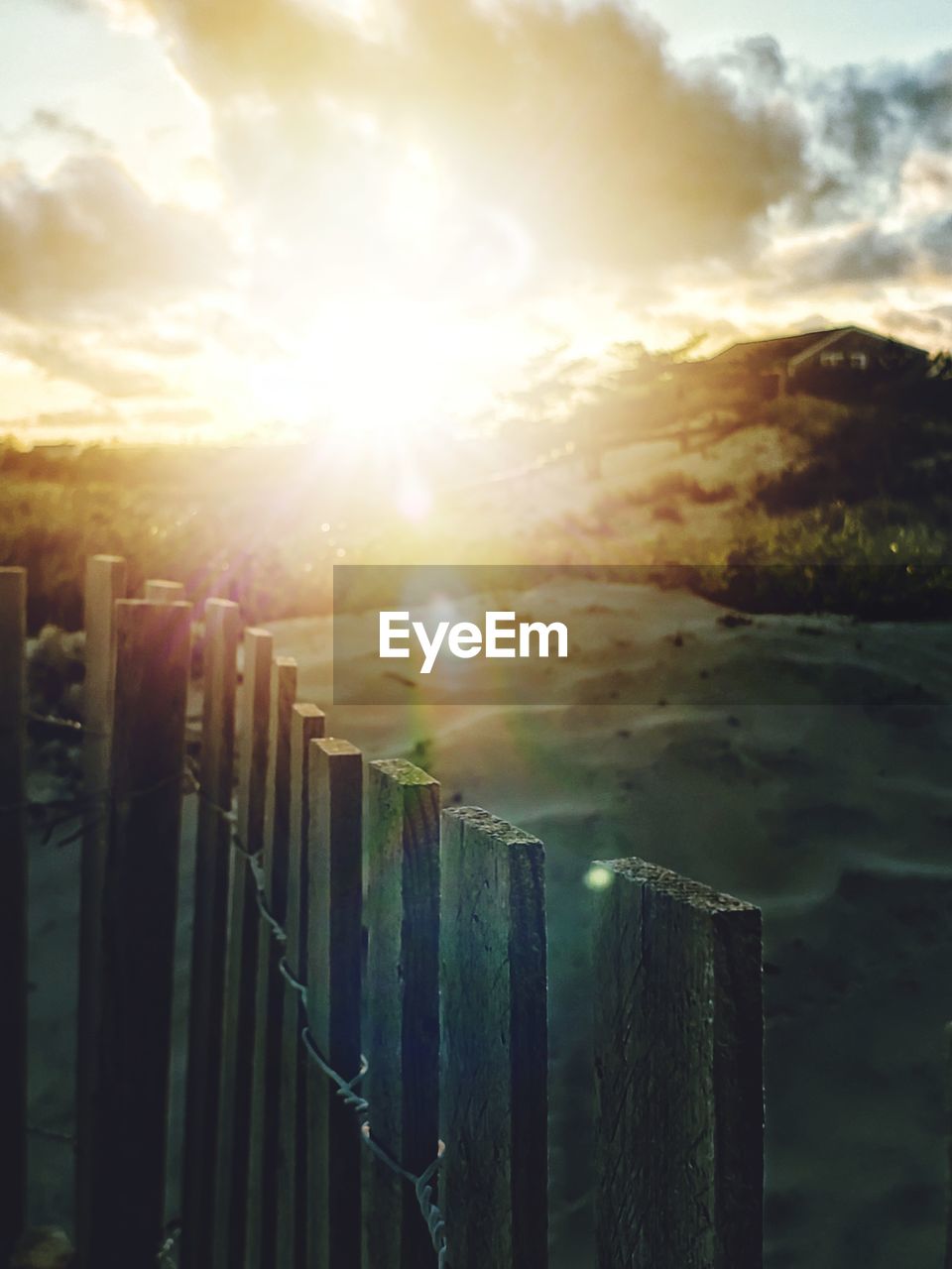 SCENIC VIEW OF SUN SHINING THROUGH CLOUDS