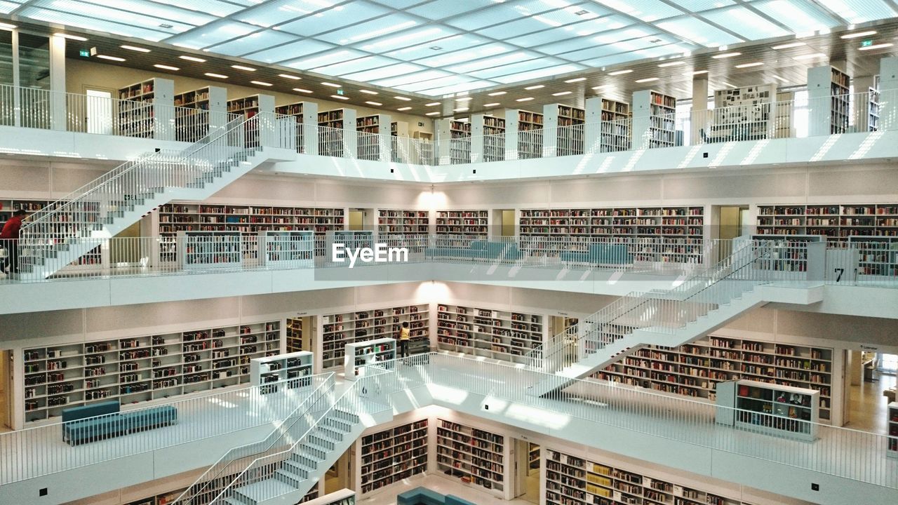 FULL FRAME SHOT OF MODERN OFFICE BUILDINGS