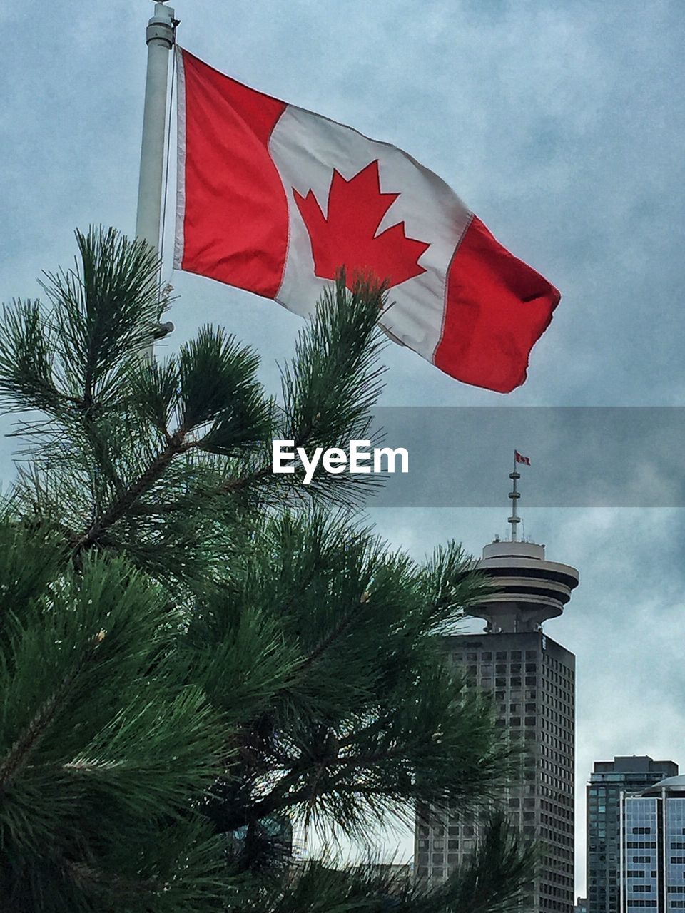 LOW ANGLE VIEW OF FLAG AGAINST BUILDINGS