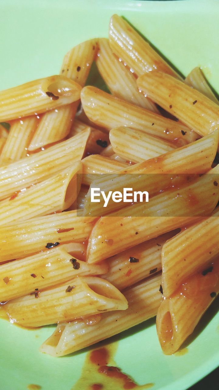 HIGH ANGLE VIEW OF FOOD ON TABLE