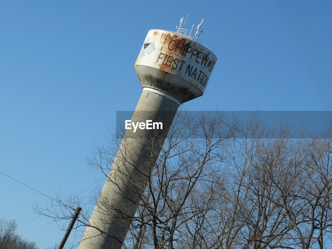 LOW ANGLE VIEW OF WATER TOWER AGAINST CLEAR SKY