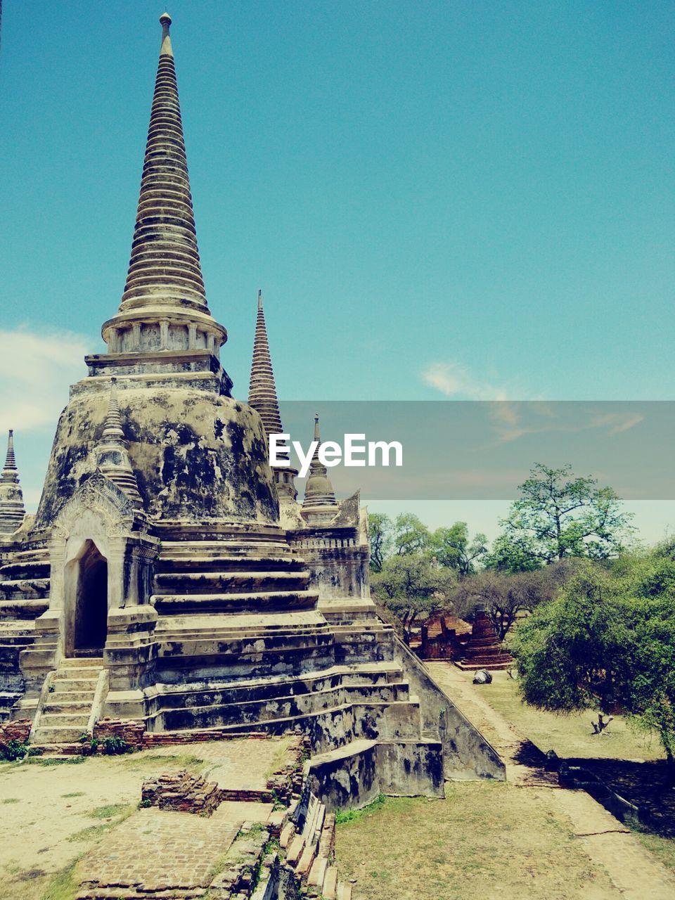 LOW ANGLE VIEW OF TEMPLE AGAINST SKY