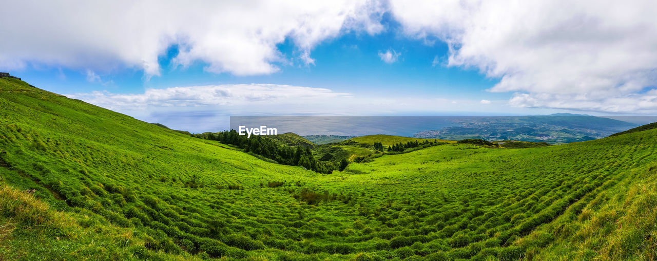 PANORAMIC VIEW OF LANDSCAPE AGAINST SKY DURING SUNNY DAY