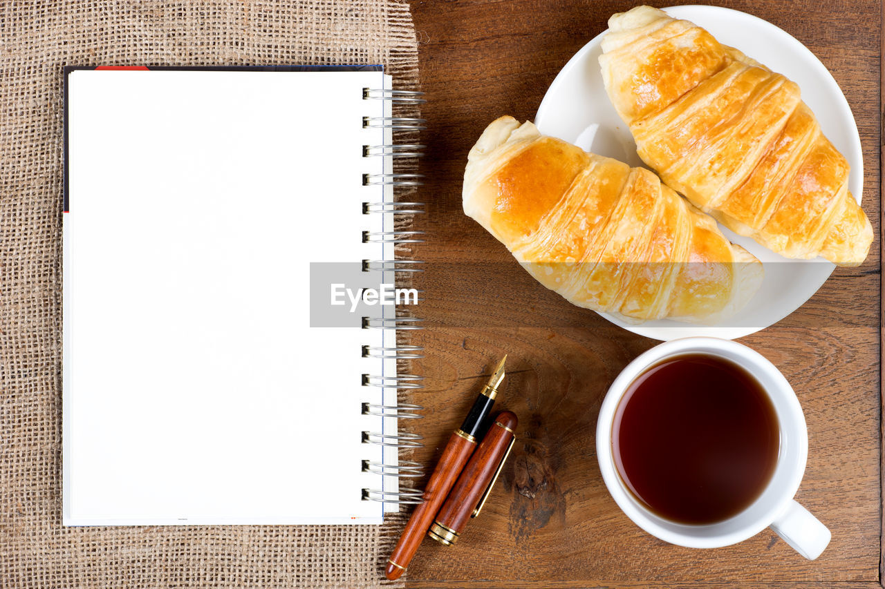 HIGH ANGLE VIEW OF COFFEE AND ORANGE ON TABLE