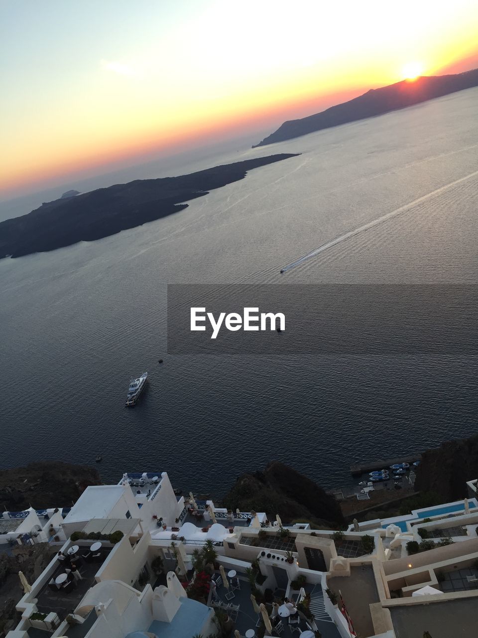 SCENIC VIEW OF BEACH AGAINST SKY AT SUNSET