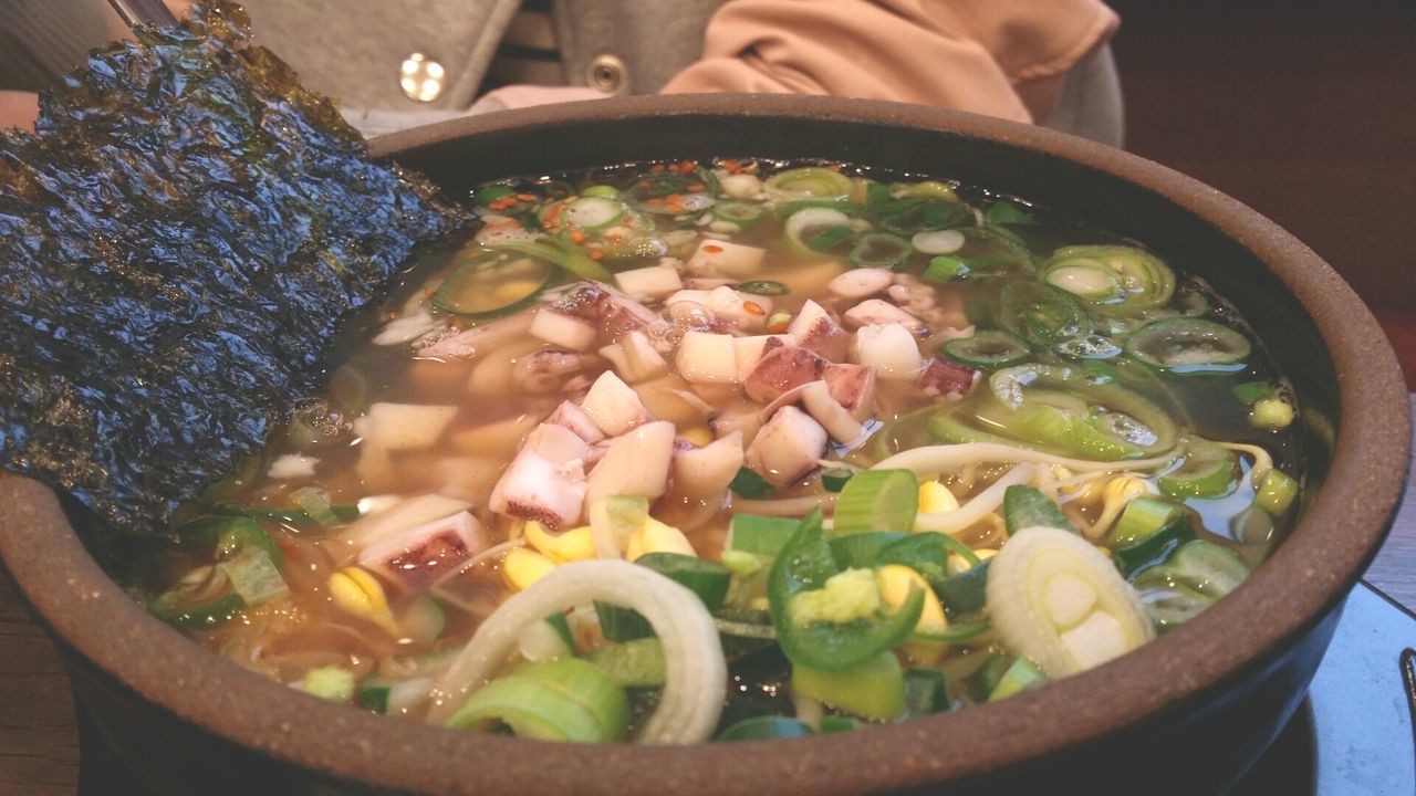 CLOSE-UP OF FOOD IN BOWL ON TABLE