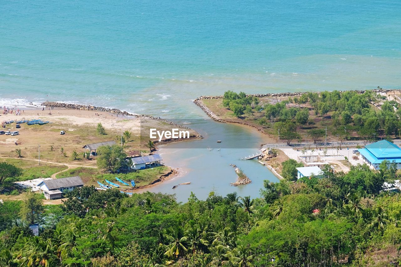 HIGH ANGLE VIEW OF BEACH